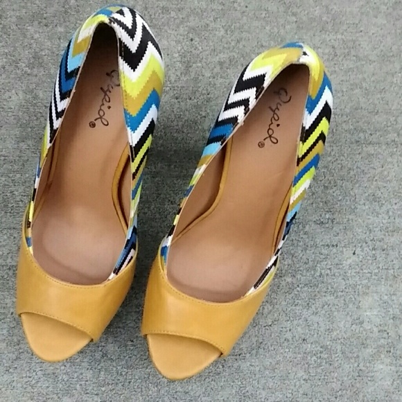 Multicolored Peep Toe Heel - Picture 3 of 9